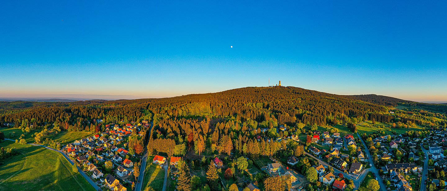 ein Panoramabild des südlichen Usinger Lands mit Blick auf den Feldberg