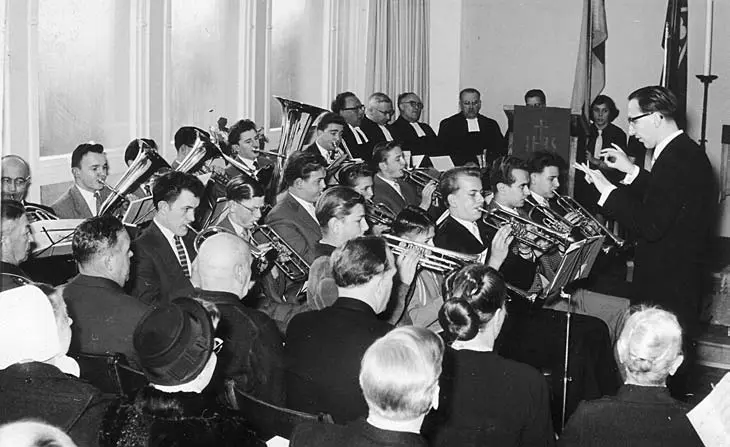 Posaunenchor spielt anlässlich der Einweihung des ev. Gemeindehauses in Herrnsheim