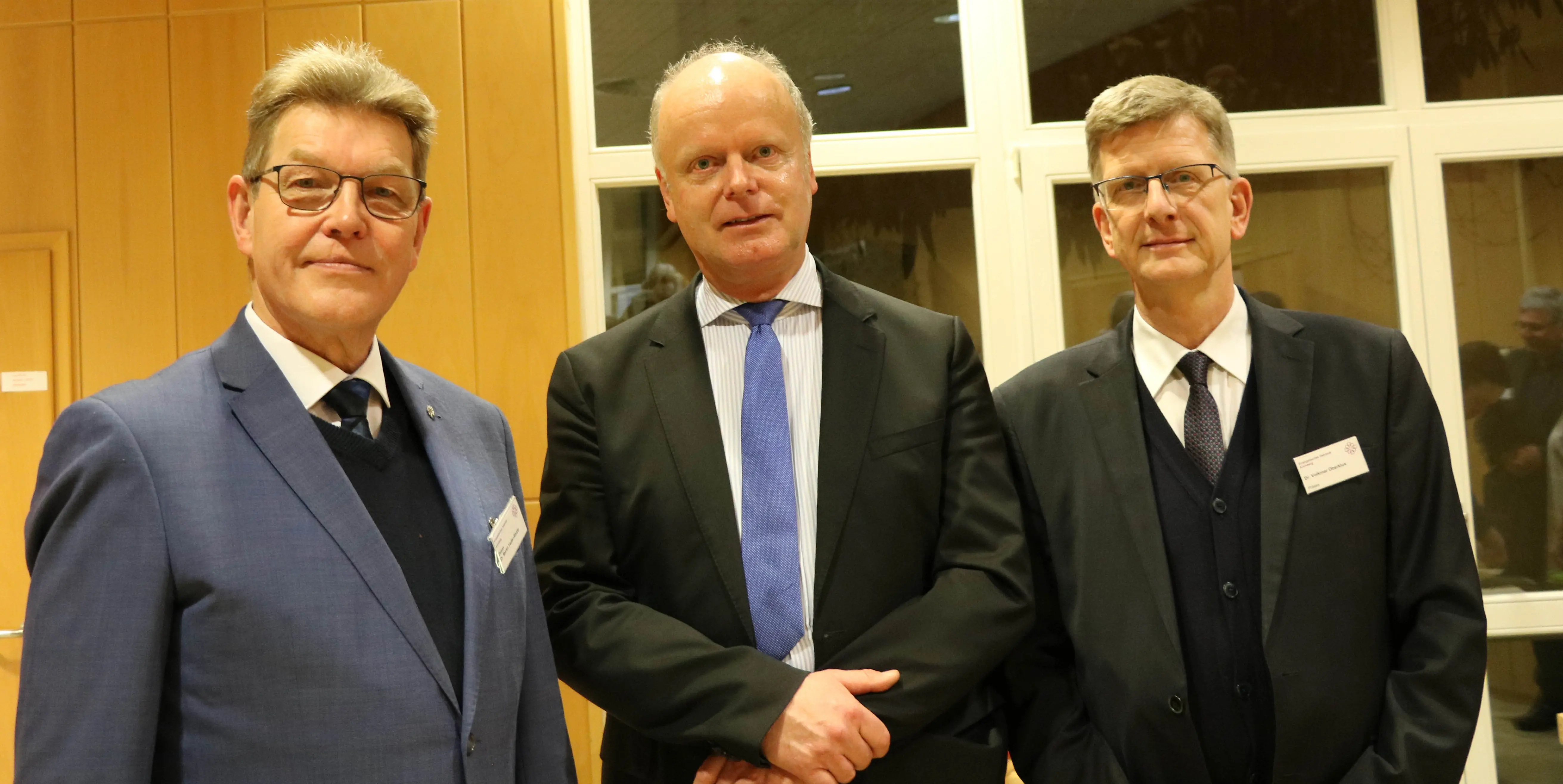 V.l.n.r.: Dekan Dr. Martin Fedler-Raupp, Propst Oliver Albrecht, Präses Dr. Volkmar Oberklus bei der Frühjahrssynode 2024