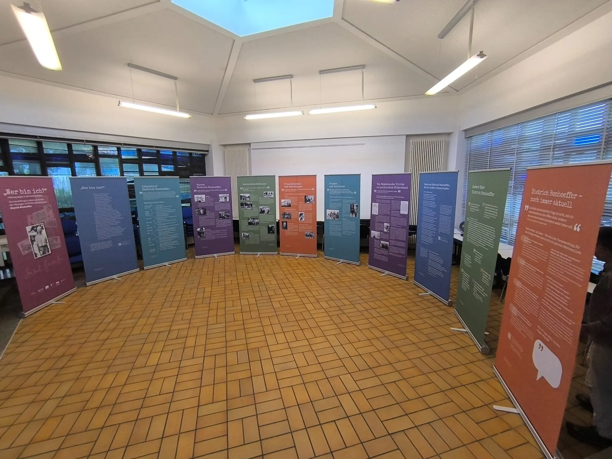 Die 11 Roll up-Banner der Bonhoeffer-Ausstellung
