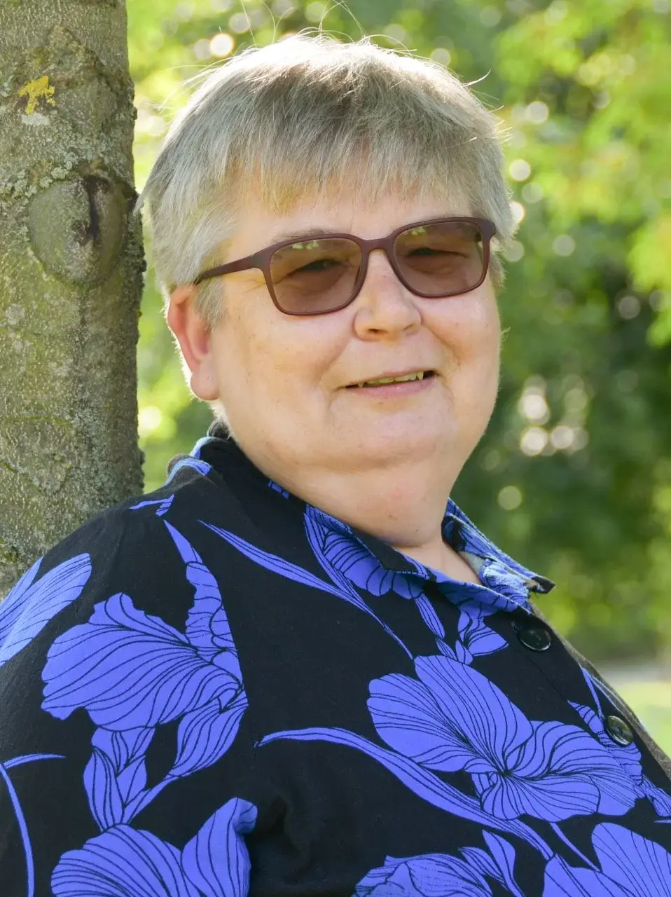 Pfarrerin Petra Dobrzinski - Portraitfoto draußen