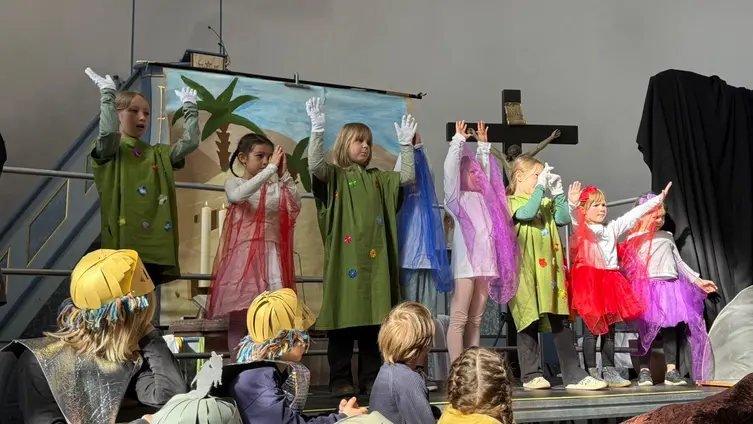 Frühlingslied der Schmetterlinge und Apfelbäume