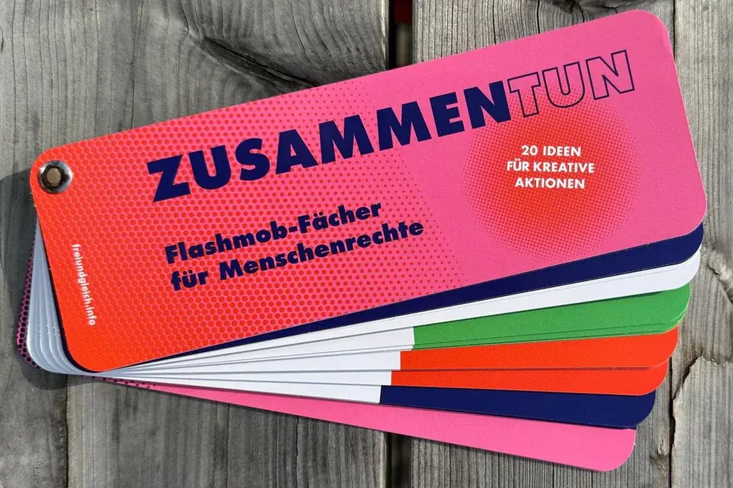 Bunter Fächer mit Ideen für Aktionen gegen Menschenrechte