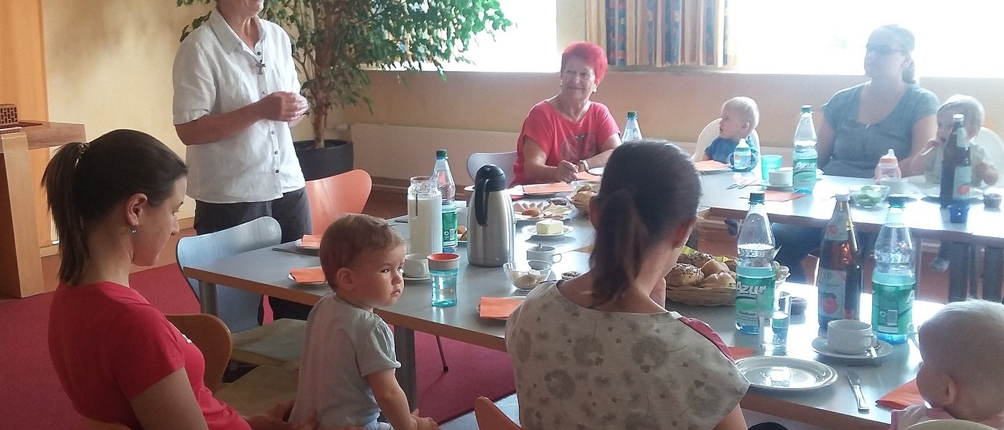 Frühstück der Spiel- und Krabbelgruppen