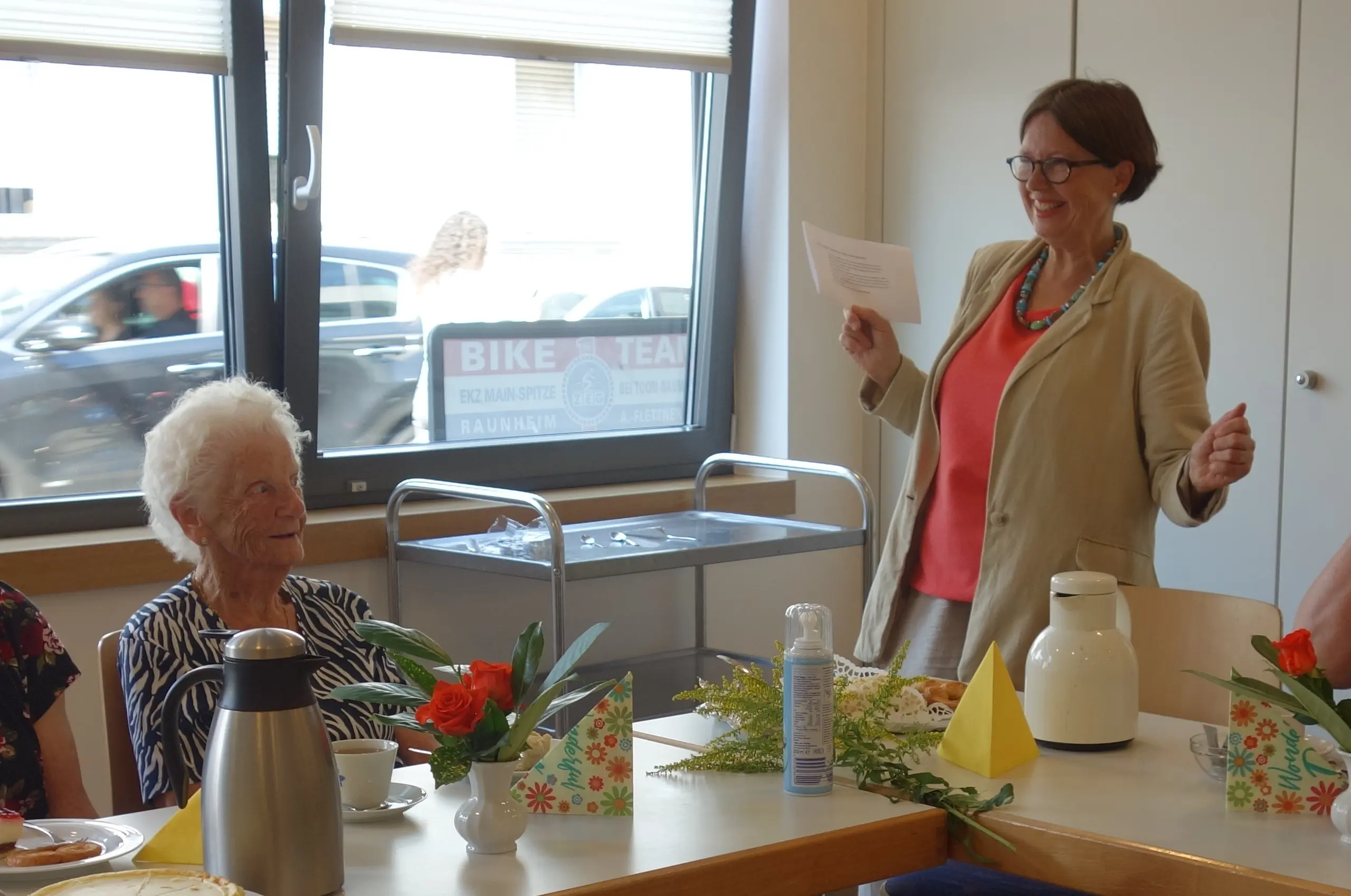 Seniorentreff mit Leiterin Constanze Paige