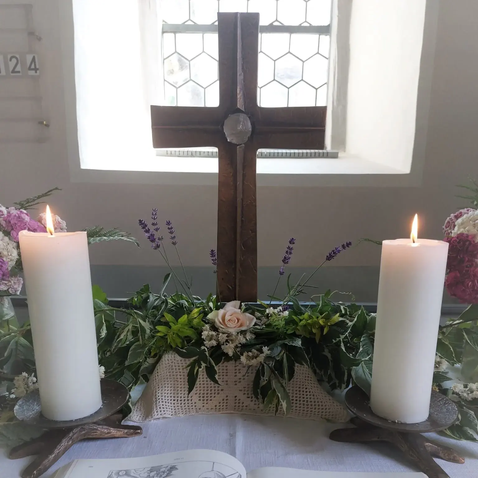 Der Altar in der Kirche Riedelbach