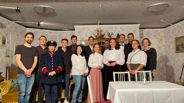 Arsen und Spitzenhäubchen 2023