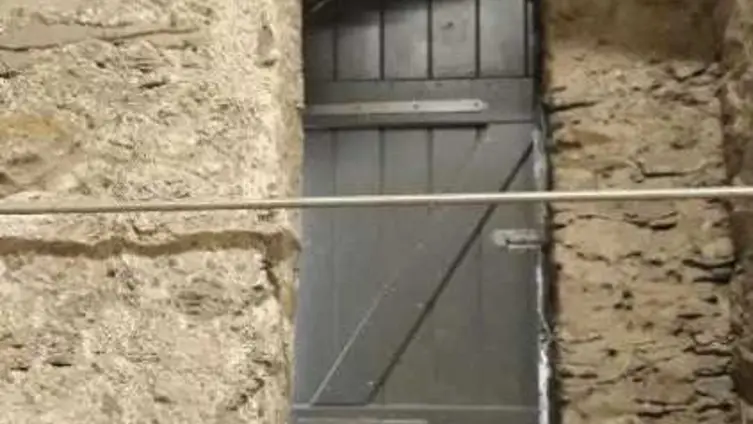 Die Texte und Fotos beruhen auf der "Besonderen Lernleistung - Geschichtsrezeption im digitalen Zeitalter: histocaching" als neue Form der Vergangenheitsbegegnung am Beispiel der Braubacher Barbarakirche." von Tobias Metz.