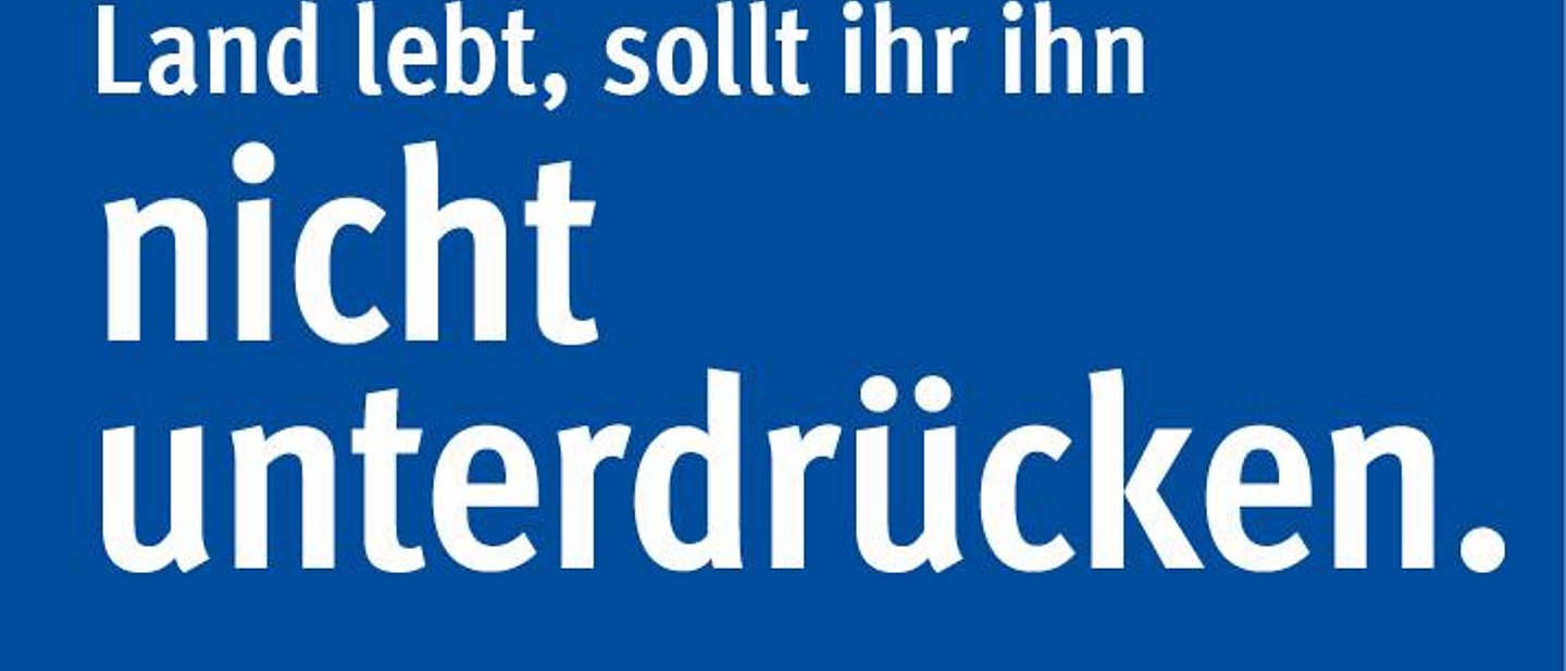 Ein blaue Grafik mit weißer Schrift zeigt den biblischen Vers.