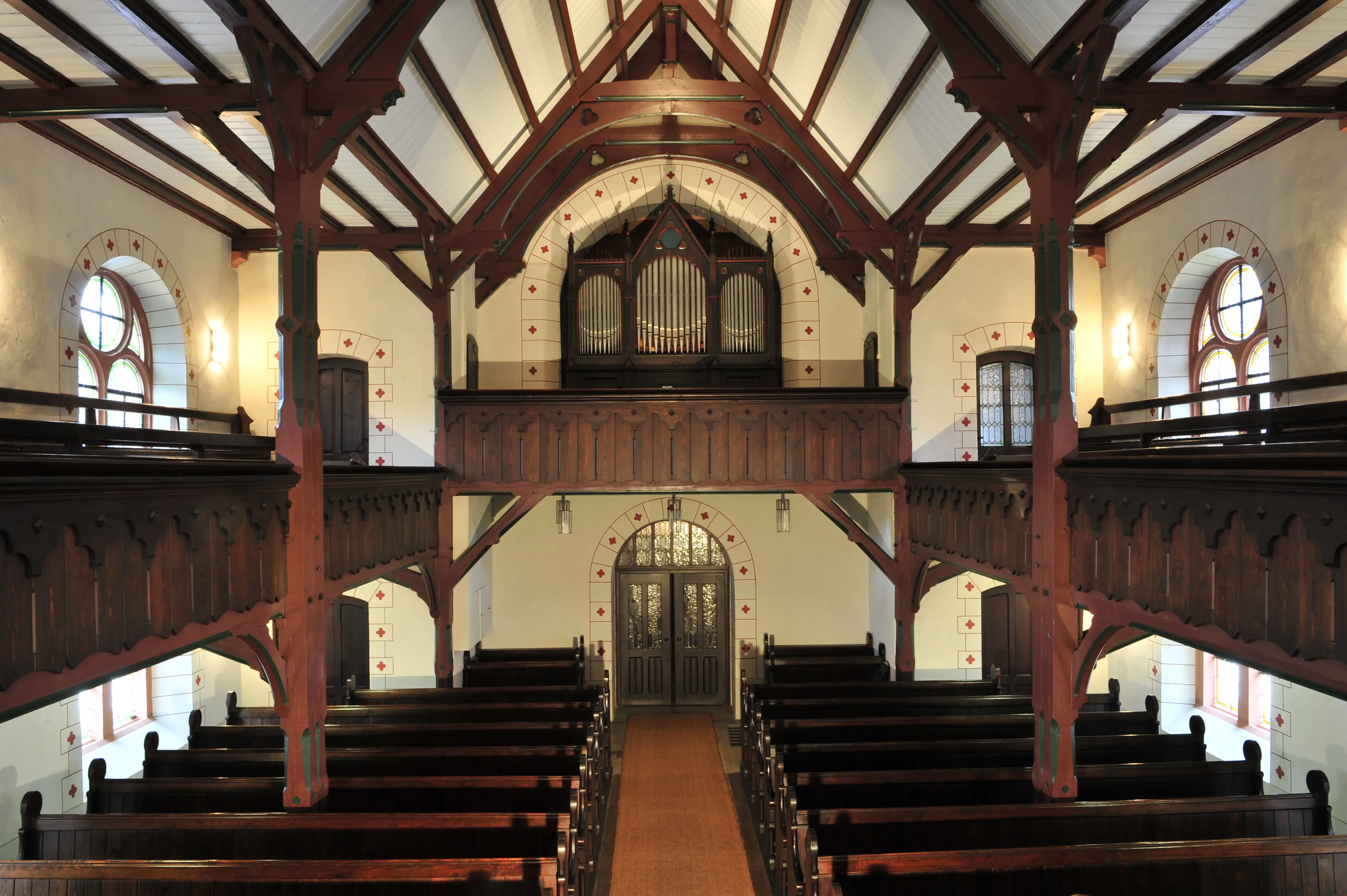 Blick von der Kanzel zum Eingang
