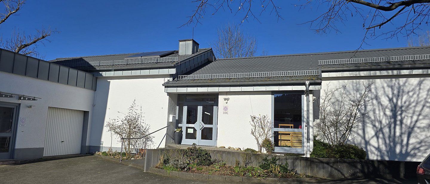 Das Gemeindehaus Rodheim von außen.