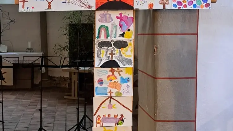 Die Fotos zeigen Ausschnitte des Osterfamiliengottesdienstes in der Barbarakirche.