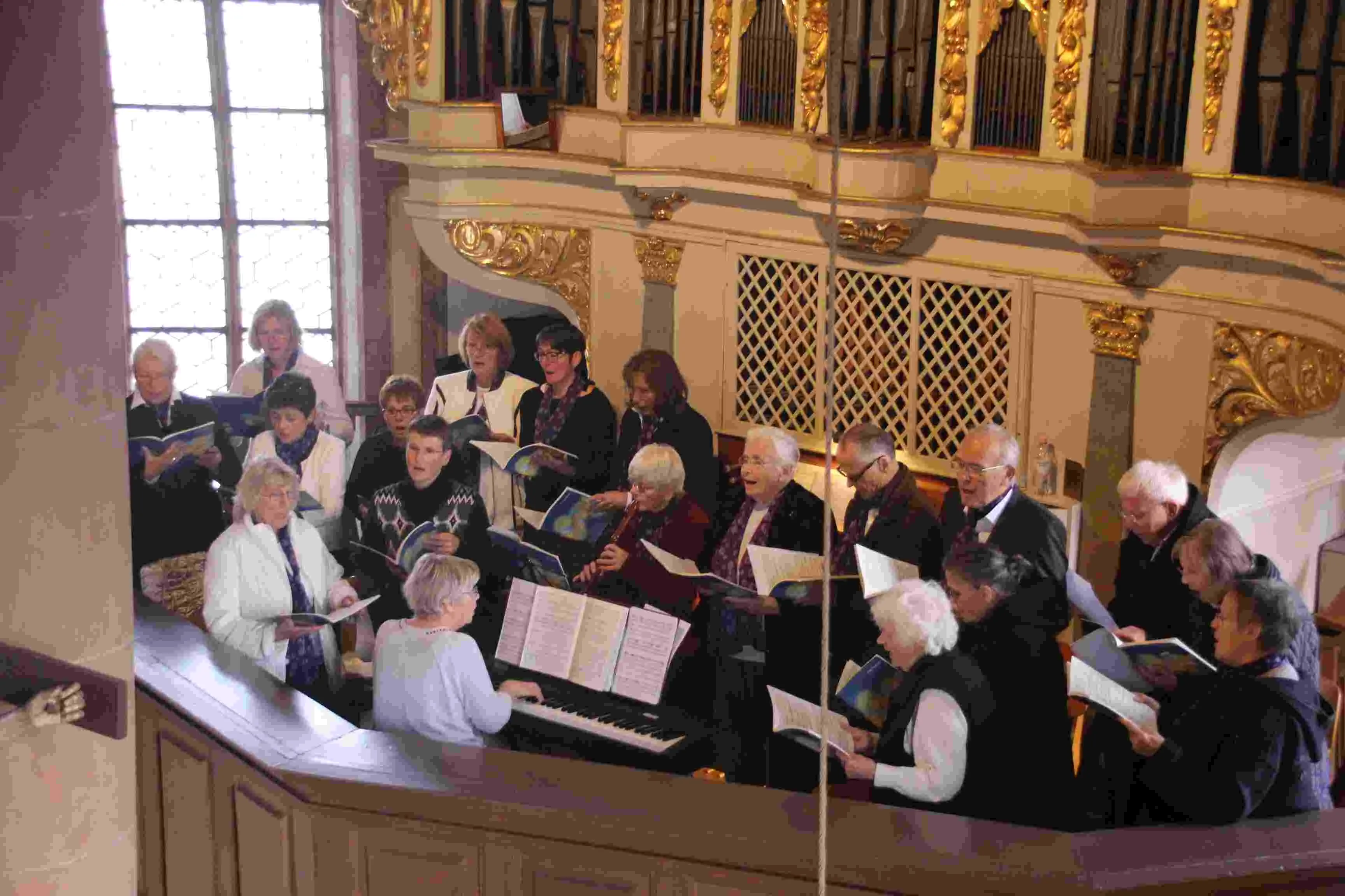 Singkreis der ev. Kirchengemeinde Höchst i. Odw. beim Reformationsgottesdienst