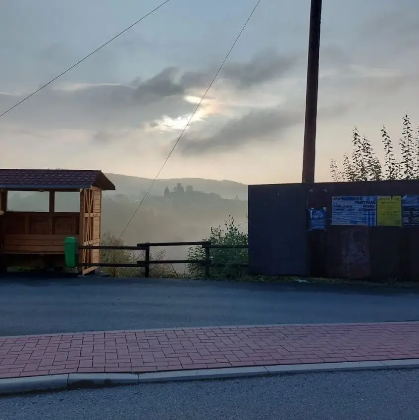 Auf dem Weg zum Gottesdienst, Blick auf Altweilnau