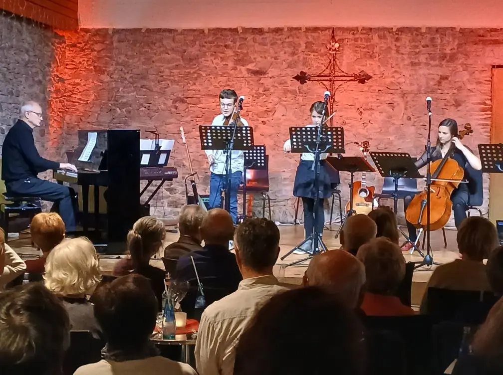 Europahymne mit Leonel, Emilia Ewen, Hanna Schefschyk und R.Ewen