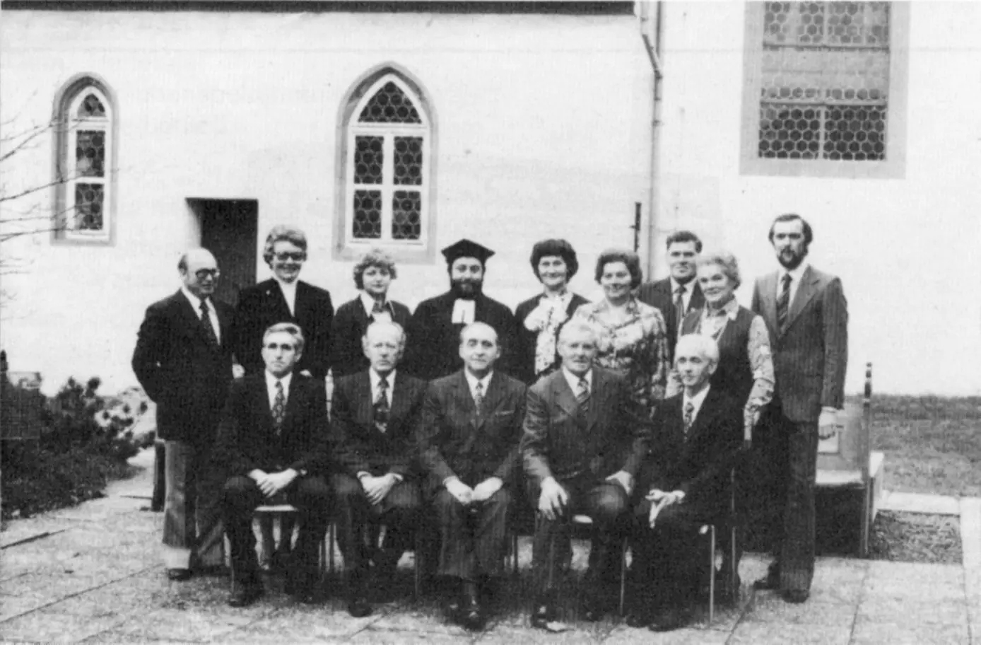 Der evangelische Kirchenvorstand im Jahre 1978, v.l.n.r. sitzend: Hans Funk, Hans Schmertmann †, Karl Jockel †, Adam Best †, Arthur Bangsow †; stehend: Heinz Kern, Rose Richter †, Heidi Ludolf, Pfarrvikar Walter Ullrich, Sophie Rittermann †, Else Kreim †, Georg Nau †, Gretel Klink †, Günther Jäkel; nicht auf dem Bild: Norbert Owtschinikow †.