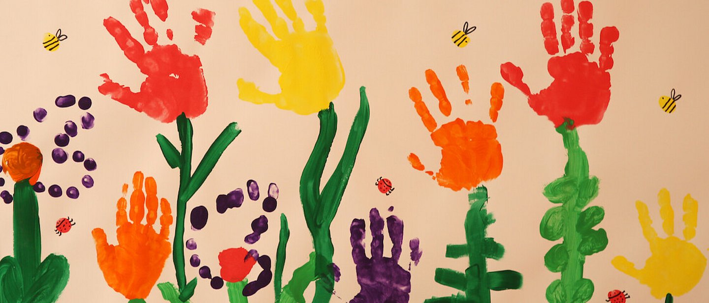 Wandbild mit Handabdrücken