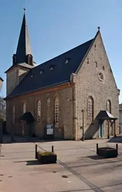 Vier Kirchengebäude aus den Orten Bad Soden, Liederbach, Neuenhain und Sulzbach