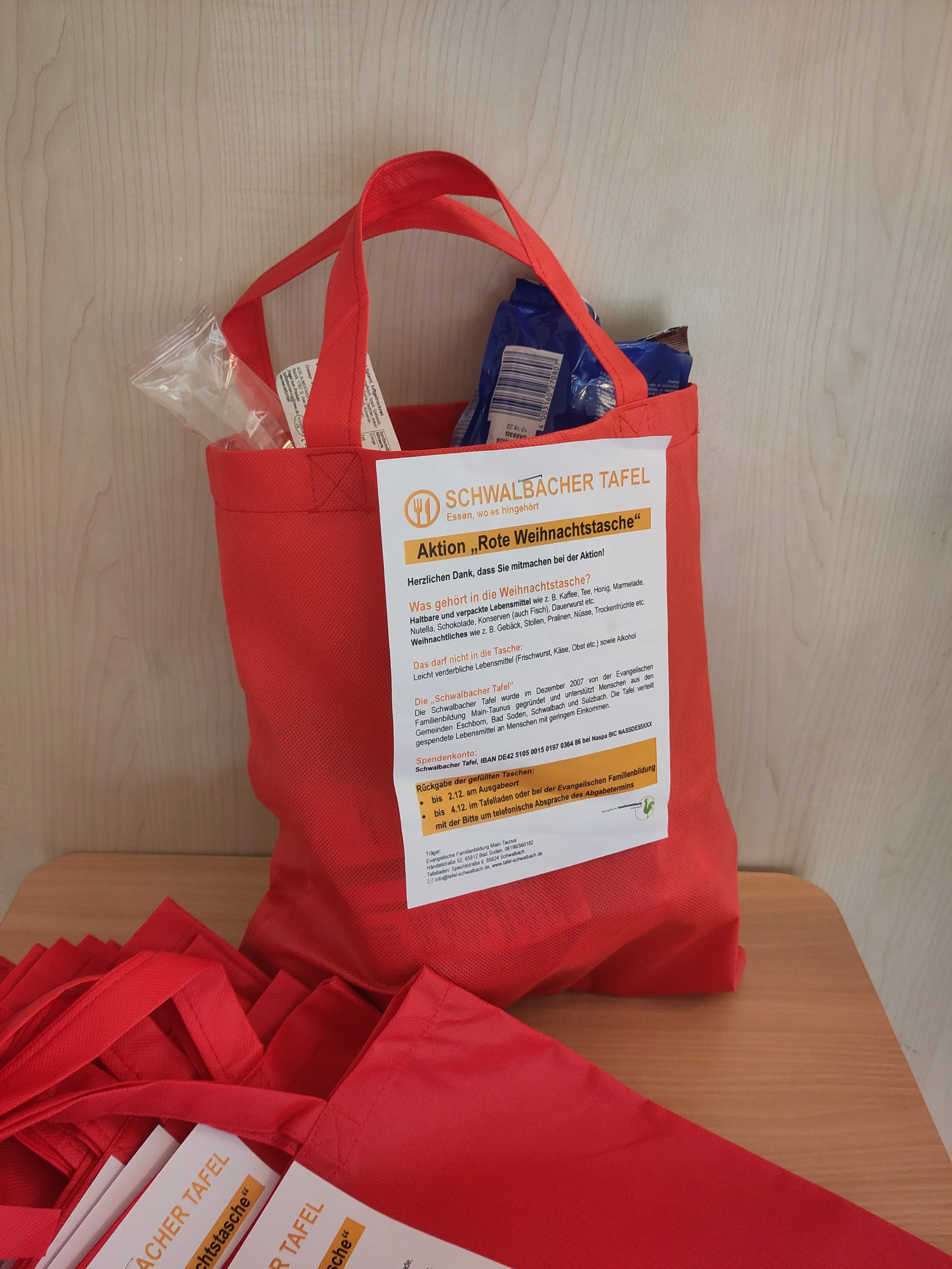 Eine mit Lebensmitteln gefüllte Tasche für die Schwalbacher Tafel