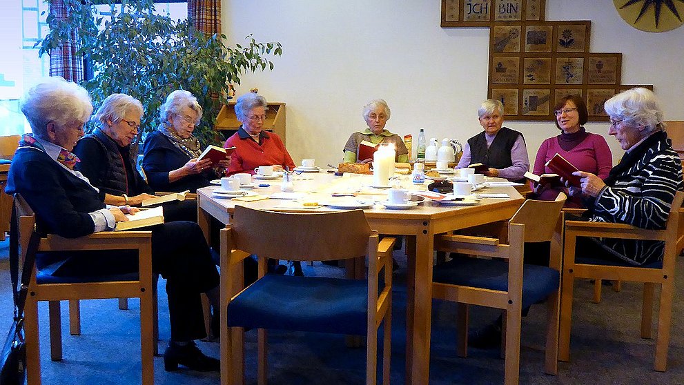 Die Frauenarbeit - hier der Frauenkreis Kinzenbach - ist ein traditioneller Teil der Gemeindearbeit.