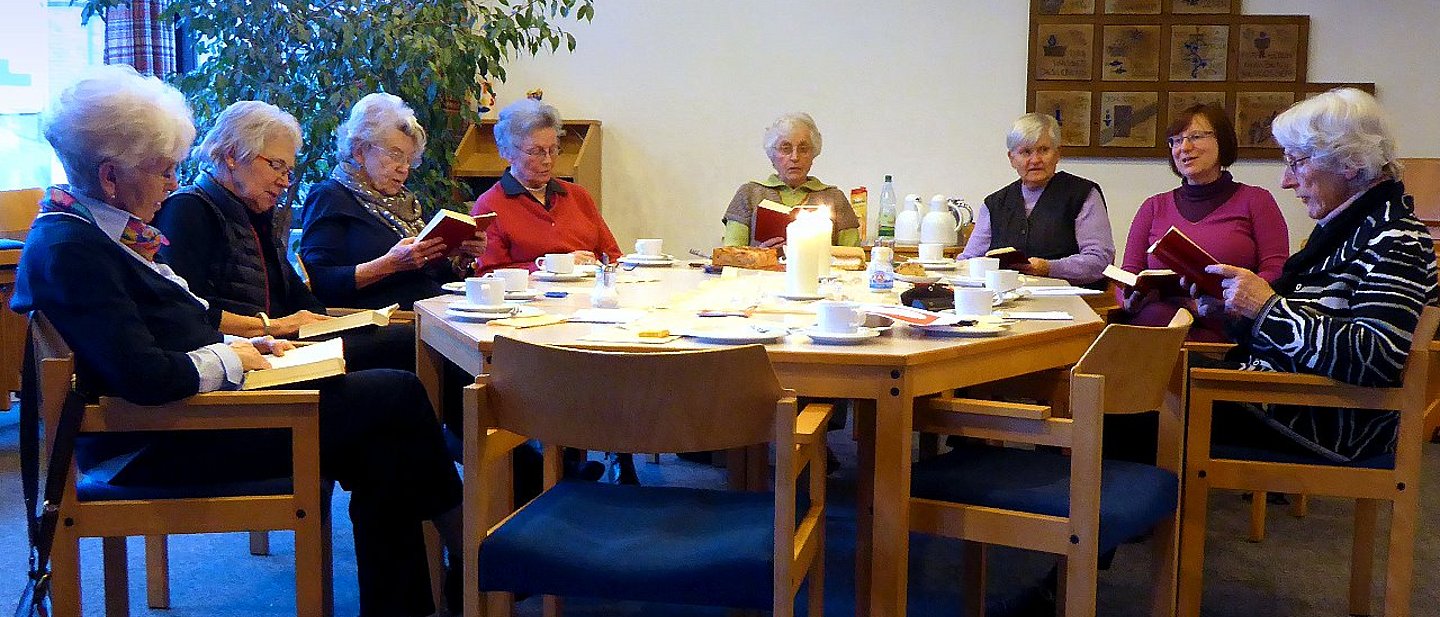 Die Frauenarbeit - hier der Frauenkreis Kinzenbach - ist ein traditioneller Teil der Gemeindearbeit.