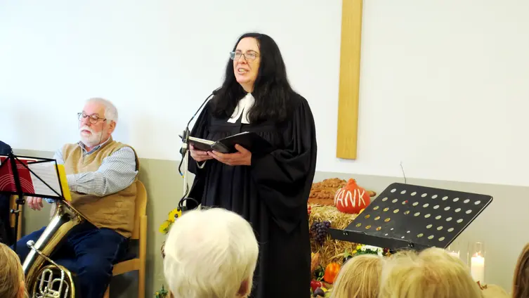 Erntedankgottesdienst am 02.10.2022 im ev. Gemeindehaus Worfelden - Pfarrerin Beate Schwenk