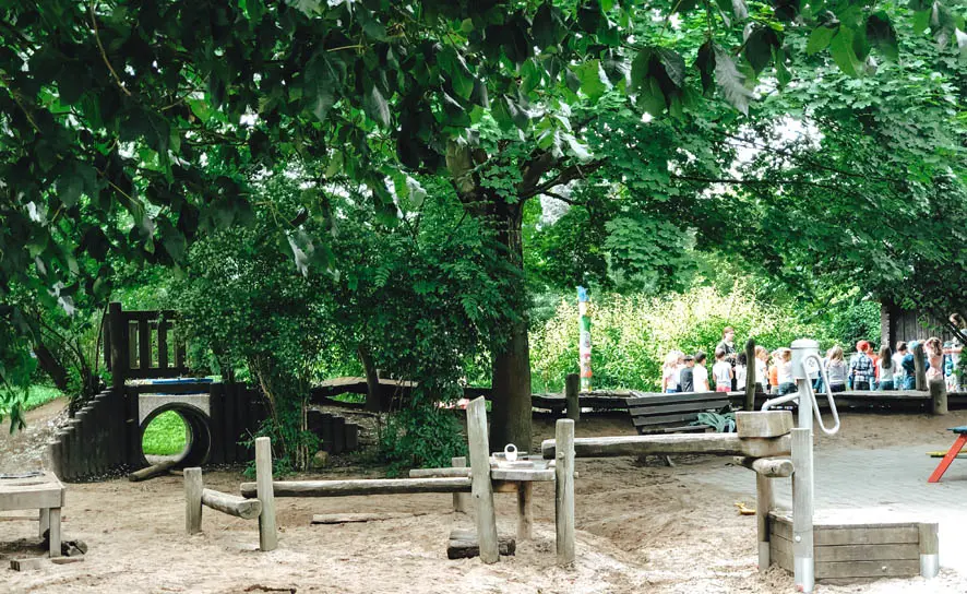 Unser Garten bietet viele Spielmöglichkeiten